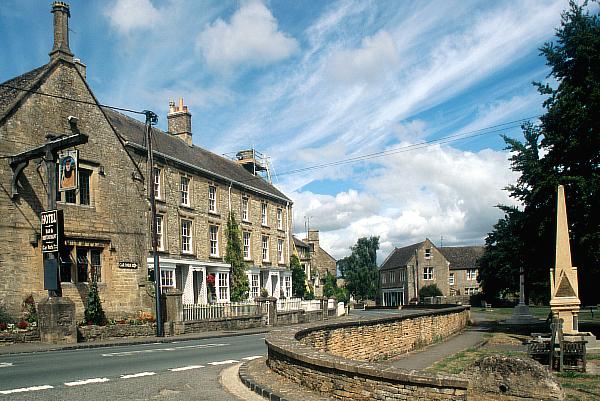 Main Street in Shipton-under-Wychwood Main Street in Shipton-under-Wychwood